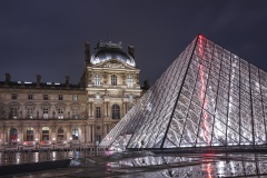 Paris-Louvre-with-pyramid-3